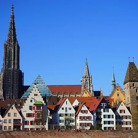 Zentrale Stadtwohnung Mit Kueche - Wifi I Centre With Kitchen 乌尔姆